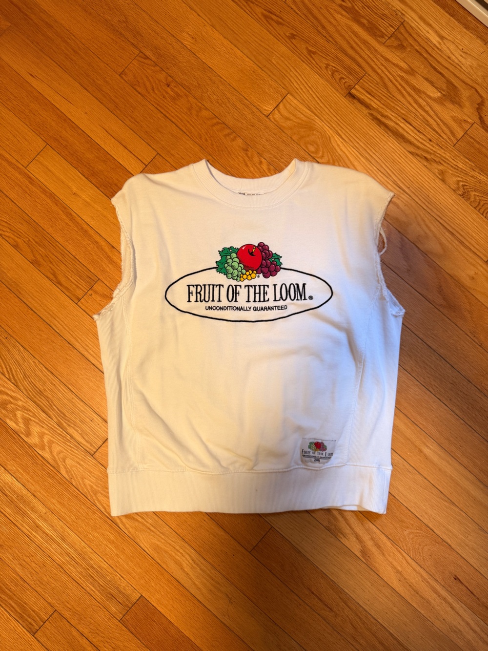 Fruit of the Loom White Sweatshirt with cut off sleeves.